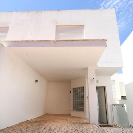 Lovelystay - Divine 3Bdr Duplex House W/ Pool & Garden Patroves Buitenkant foto