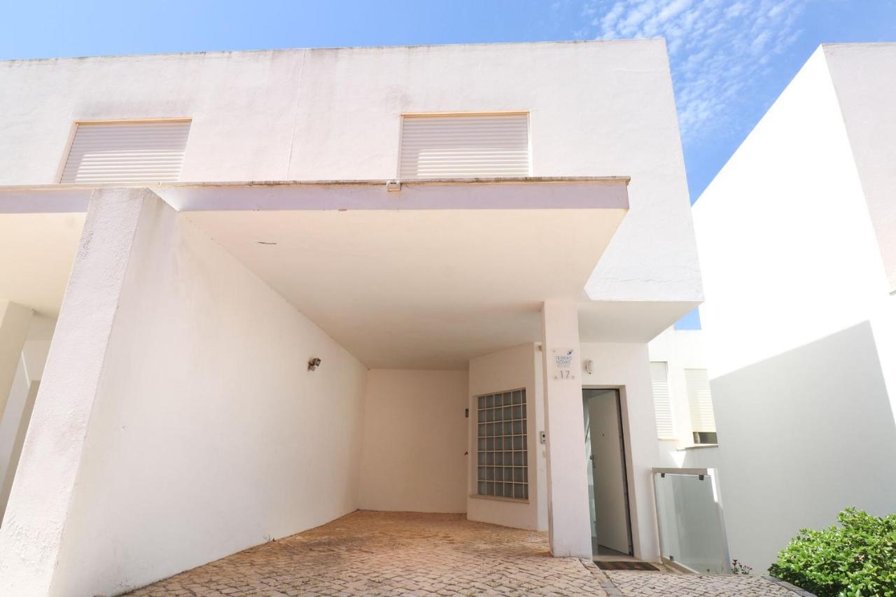 Lovelystay - Divine 3Bdr Duplex House W/ Pool & Garden Patroves Buitenkant foto