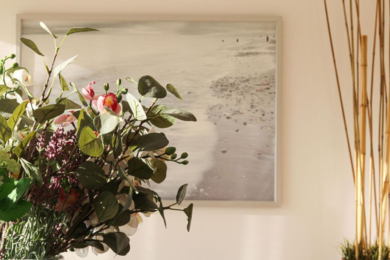 Lovelystay - Divine 3Bdr Duplex House W/ Pool & Garden Patroves Buitenkant foto
